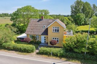 The Yellow Villa Where Sea And Wild Fields Meet - Millinge - 0