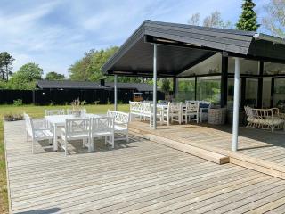 Relax In This Bright Holiday Home On Læsø - 9