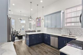 Cozy Fresh Lux House Near Downtown - 2
