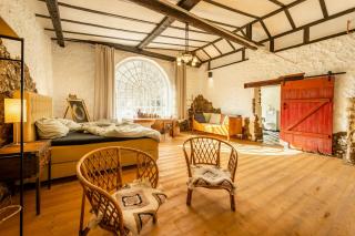 Immerse Yourself Into The Magic Of This Studio And Discover Your Creative Side - Kall - 9
