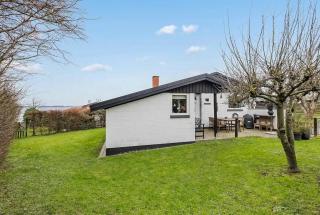 Cozy Beach House With Sea View In Gråsten - 8