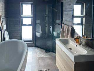 Cabin With Panoramic And Ski Trails Outside - 4