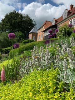 Artistic Gardeners House At Kollerup Estate - Hadsten - 1