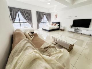 Retreat Stay Icon City PJ up to 5 paxs - 2