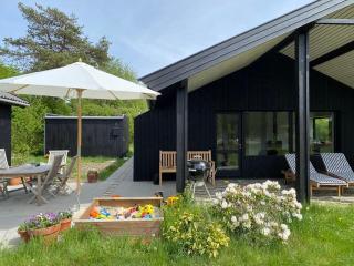 Family-Friendly Home Near Beach And Nature - Højby - 1