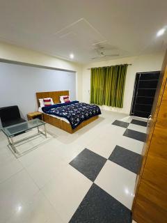 Hotel Golden Inn - Bhiwadi - 2