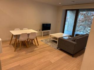 2 Bed Apartment London by Excel - 6