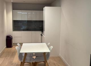 2 Bed Apartment London by Excel - 4