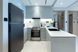 Keyrock Binghatti Canal - Hot Tub, Pool & Gym Access - 8