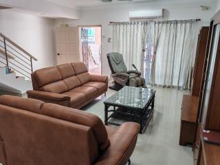 4 Bedrooms 4 Bathrooms 10Pax Comfy Sleeps Landed Spacious House - Seri Kembangan - 3