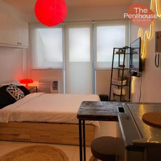 Penthouse Studio with Balcony Good for 3 - Manila - 0