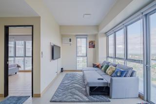 Rare Top Floor Luxury Corner Suite 1 Bedroom plus Den 668 sq ft Aerial View - 8