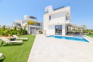 By The Beach - Emerald Seaview Villa - 0