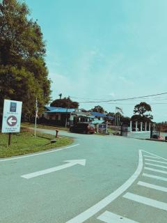 Fallem's Homestay Melaka I 4 ROOMS I FULLY AIRCOND I 9 PAX I FREE WIFI I NETFLIX I INTEX POOL - Malaca - 4