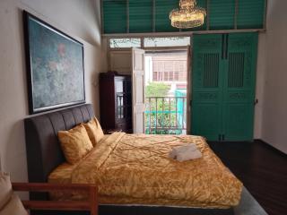 The Georgetown Green Gates - George Town - 8