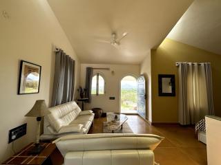 The Propeller a Luxury Farmstay at Crossroads Getaway - Denkanikota - 4