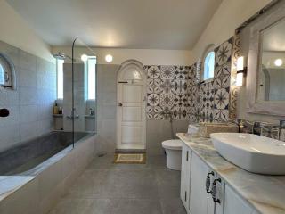 The Propeller a Luxury Farmstay at Crossroads Getaway - 2