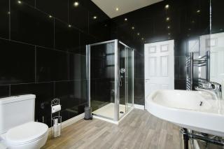 Modern Suite Blackburn - 4