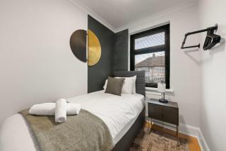 Spacious 4BR, Sleeps 7, Garden, Free Parking - Londra - 1