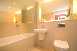 Elegant 2 Bed Flat in East London - London - 4