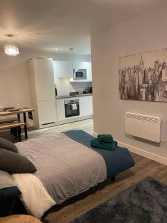 Stylish Retreat - Sleeps 6 Terrace-2Bedroom-PetsOK - Birmingham - 1