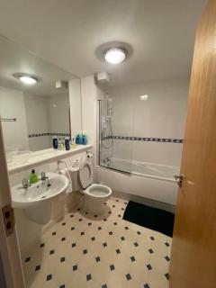 Workers 3 bedroom beach boulevard apt - 5