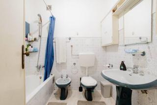 Quarto Cama Queen Lisboa Benfica em apartamento familiar - Casa de banho compartilhada - Temos cão - Lissabon - 1