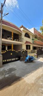 King's Elite Home Stay - 9