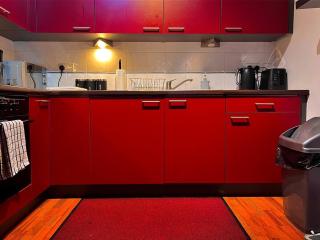 Vivid, Stylish, Central, Bold, Retro, Intimate, Red Accents, Striking Design, City Centre, 1BR - Sheffield - 2