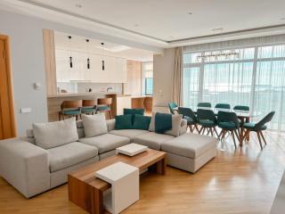 City & Sea View Modern Apartment in City Center - Baku - 0