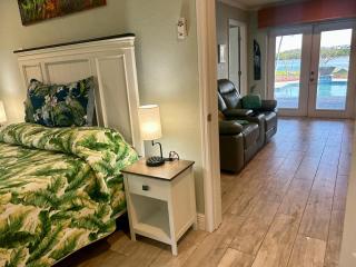 Guest suite - Waterfront -Pool & Hot tub- Walk to Beach - Clearwater Beach - 3