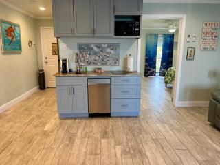 Guest suite - Waterfront -Pool & Hot tub- Walk to Beach - Clearwater Beach - 7