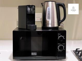 KeyRock Living - 1BR Luxury with Lake View at Reva - 2