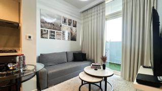 KeyRock Living - 1BR Luxury with Lake View at Reva - 8