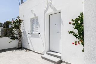 Santorini Life Vibrant Studio Only 50m from the Beach - 6