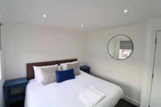 London Mitcham Beautiful Three Bedroom House - 3