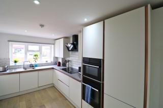 London Mitcham Beautiful Three Bedroom House - Mitcham - 6