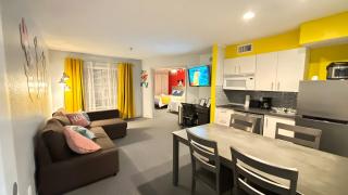 Whimsical Condo 1.5M from Disney - 0