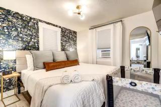 Contemp, Quaint Entire 2Bd unit - 4