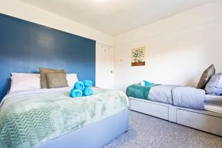 Wood Fire and Parking Large 4-Bed House Extended Stays - Bristol - 8