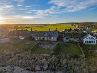 Luxurious & modern on-the-beach family retreat - Boulmer - 1