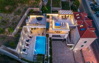 LUXE house near beach with pool,jacuzzi, sauna - Jesenice - 1