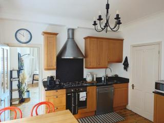 Colney Hatch Lane - Spacious 2-Bed 2-Bath Home with Private Garden - Londra - 7