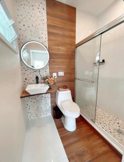 Newly Renovated One Bedroom Apartment ! - 5