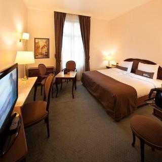 Luxury Pop Up Camping & Hotel Package & Private Transport to Tomorrowland - 3