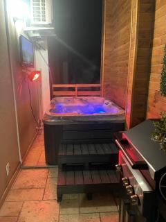 Penthouse with outside JACUZZI and BARBEQUE -central best view - Craiova - 9