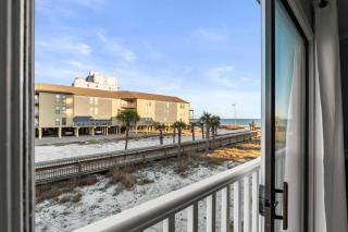 Beachfront - 2 Bedrooms - Big Screen TV - Gulf Shores - 9
