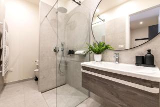 Sunny & Quiet studio in peaceful hood,metro access - Prague - 8