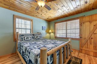 13 Mi to Lake Chatuge Hiawassee Cabin with Views! - Hiawassee - 2