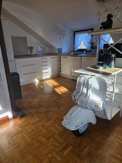 Exklusives 2 Zimmer Dachstudio mit Kamin Perfekte Lage für Phantasialand und Köln Messe inkl Parkplatz und Vollausstattung - 8